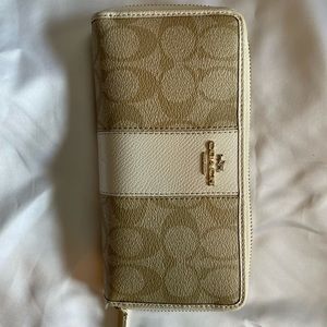 Coach zip wallet light khaki chalk